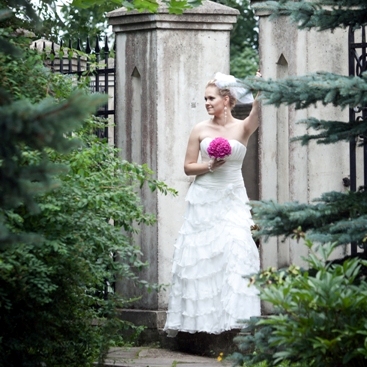 &Scaron;ilkinė vestuvinė suknelė 2011 metai