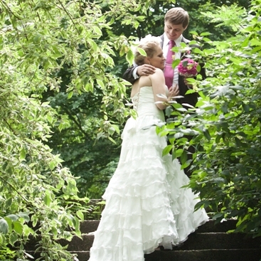 &Scaron;ilkinė vestuvinė suknelė 2011 metai